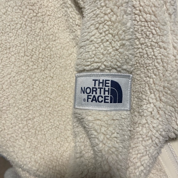 North face cozy jacket - Picture 3 of 5